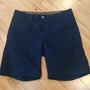 Athleta Dipper Shorts 9" Inseam